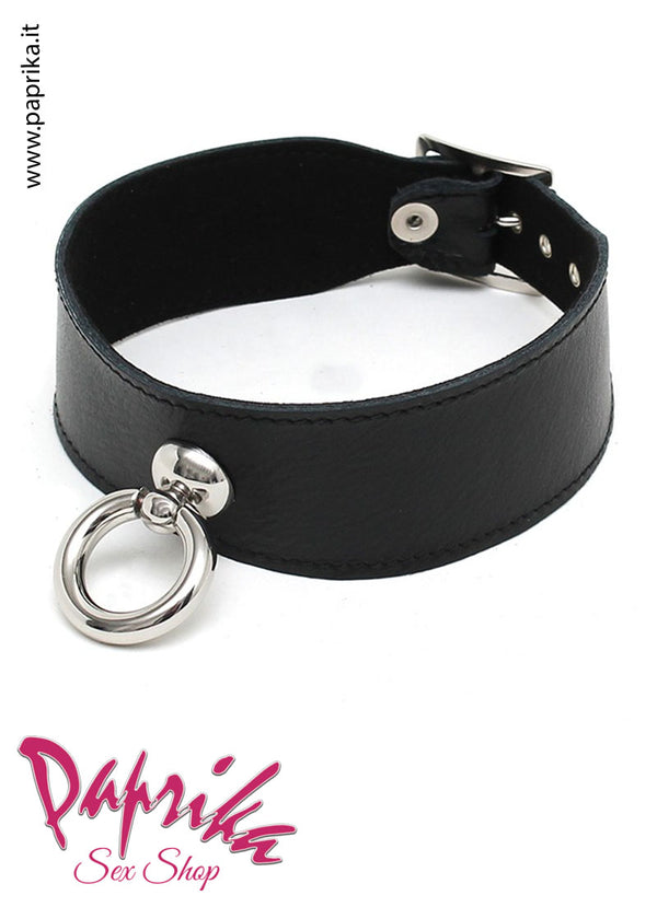 Collare Basso Pelle Nera Anello Centrale Metallo Fibbia Posteriore